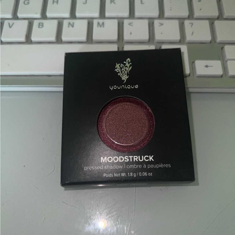 Younique Moodstruck pressed shadow in the shade ostentatious. New in box.